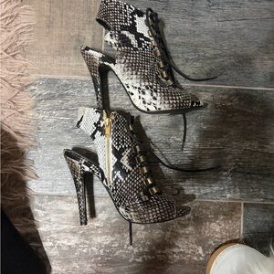 Women's Snake-Print Lace-Up Stiletto Heel Sandals - Black/White